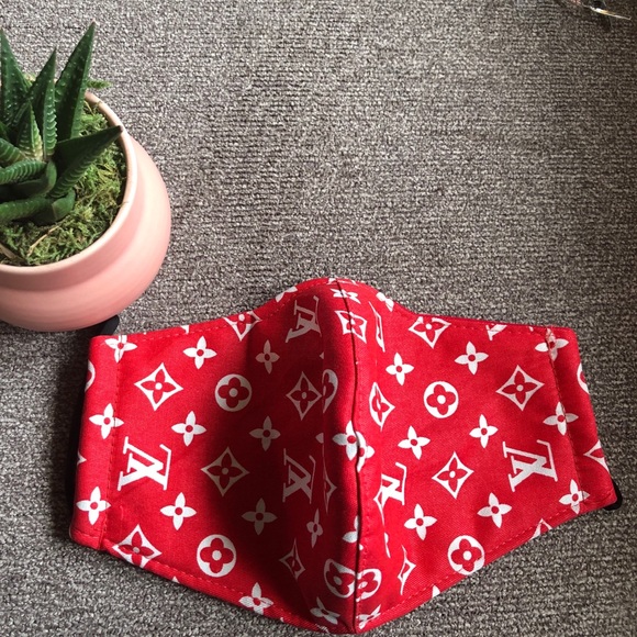 Designer inspired face covering - Picture 2 of 3